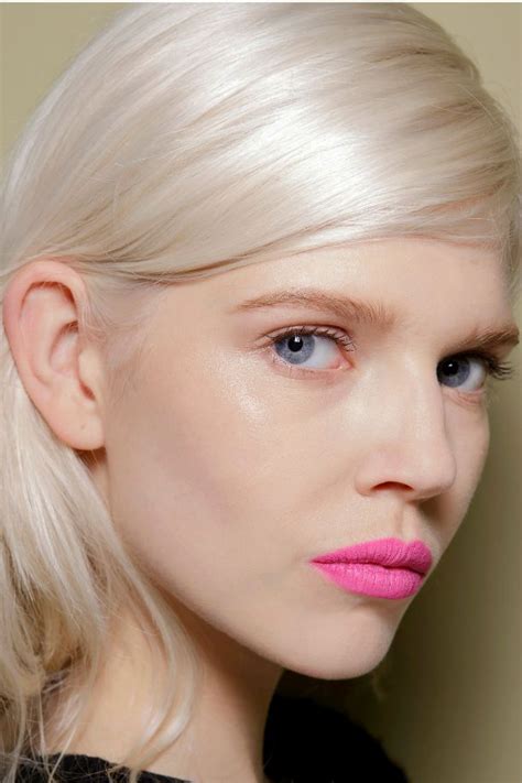 apply lipstick genius tips   pros stylecaster