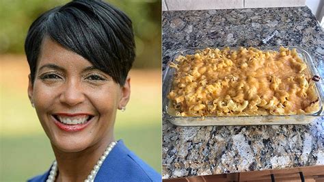Atlanta Mayor Defends ‘dry’ Mac And Cheese Christmas Dish After Photo