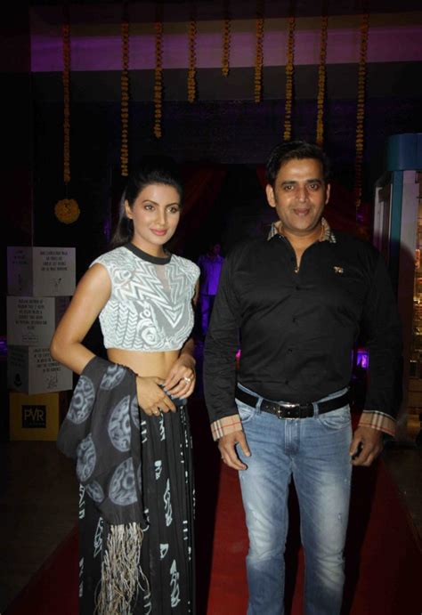 high quality bollywood celebrity pictures geeta basra displays her toned sexy midriff at film