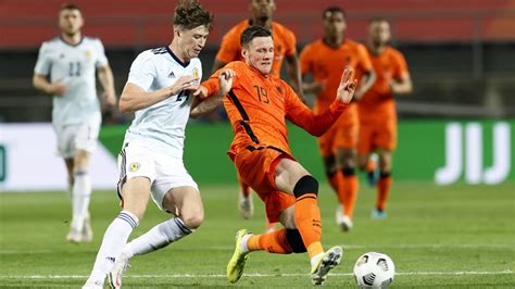nederlands elftal weet niet te winnen van schotland  oefenwedstrijd rtl nieuws