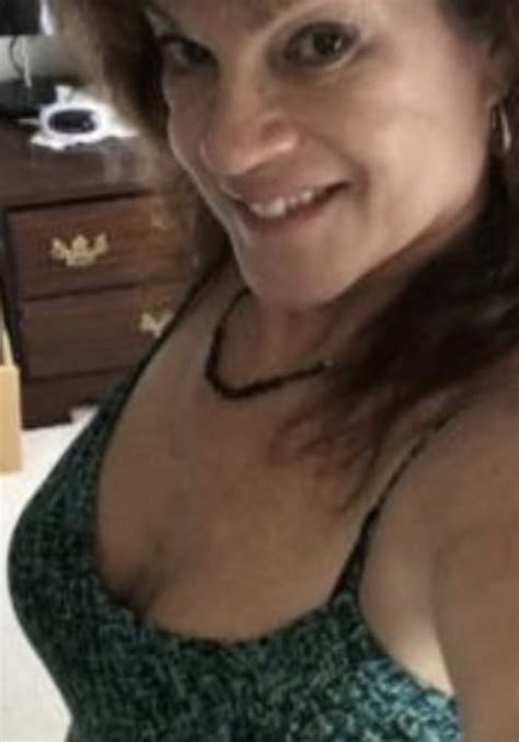 sexy gilf milf and cleavage 82 pics
