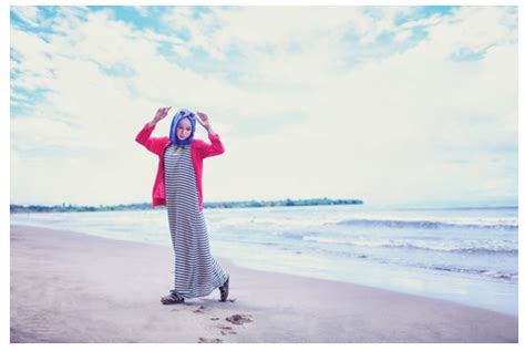 inspirasi model busana muslim modern wanita   pantai