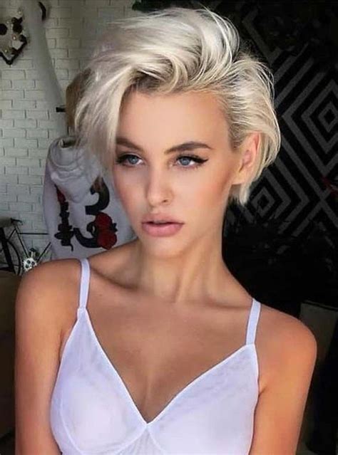 Shorthairstyles In 2020 Short Blonde Haircuts Thick Hair Styles