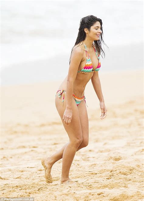 Home And Aways Pia Miller Flaunts Flawless Bikini Body While Filming