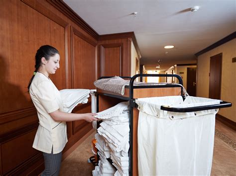 Heres How Much You Should Tip Hotel Housekeeping Business Insider