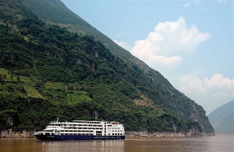 explore chinas legendary waterway   yangtze river cruise goway agent