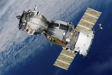 satellites  space     earthpedia earthcom