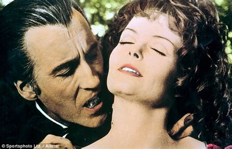 John Travola S Creepy Scarlett Johansson Kiss At Oscars Is