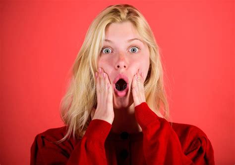 girl shocked overwhelmed surprise surprised woman cant believe her eyes