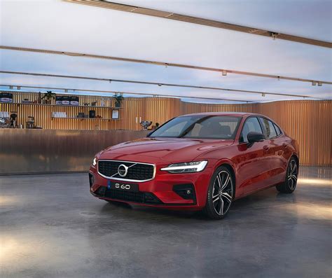 exclusive   volvo    launched  india  festive season