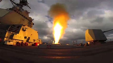 destroyer  protected  ships  houthi cruise missiles