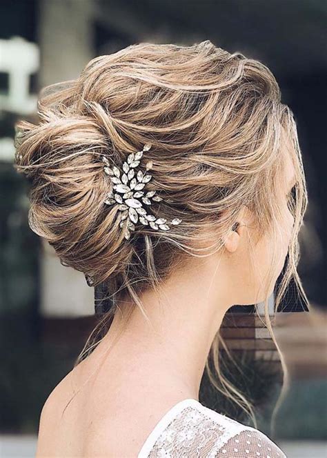 A Woman With Blonde Hair Wearing A Wedding Hairstyle