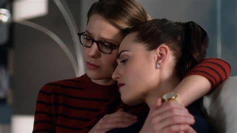 supergirl all the times kara and lena should have kissed