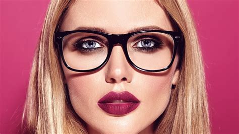 how to do makeup with glasses