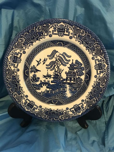 blue willow   plate eit england china blue willow china pattern willow pattern willows