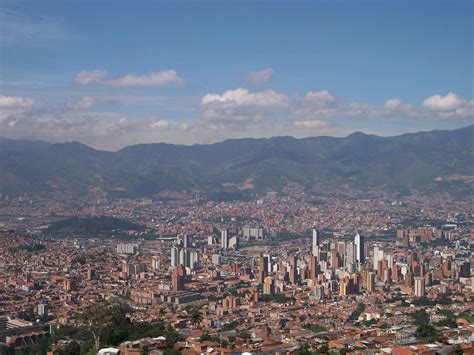 filepanoramica de medellin colombiajpg wikimedia commons