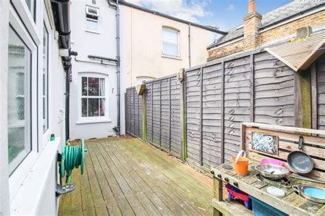 Reading Road Farnborough Gu14 3 Bedroom Terraced House For Sale