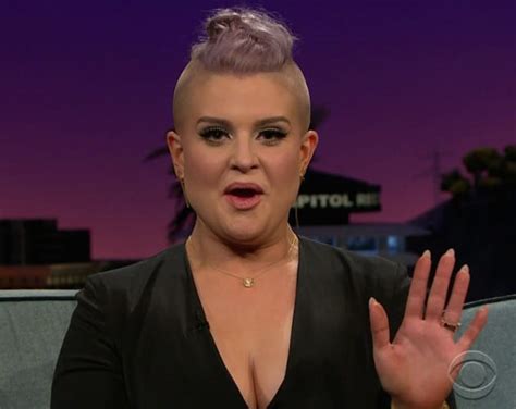 kelly osbourne fingers camel toe of the real co star the hollywood gossip
