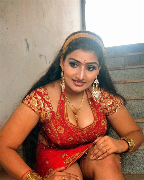 Marathi Sexy Saree Aunty Hd Pics Girl Romance In Blouse