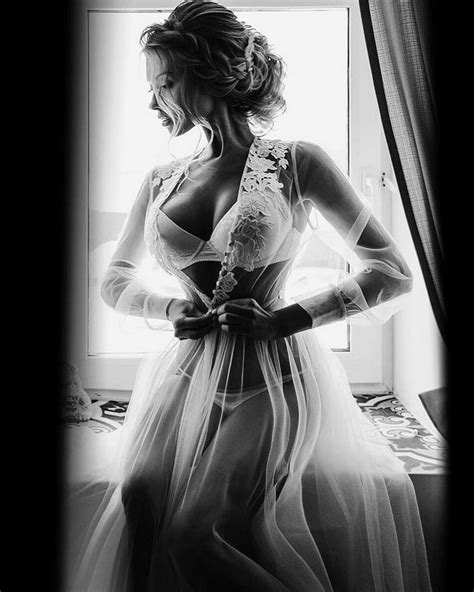 24 Wedding Boudoir Photo Ideas For Any Bride Page 2 Of 2 Oh The
