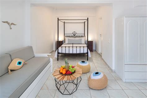 Top 10 Cheap Hotels In Fira Santorini Itsallbee Solo