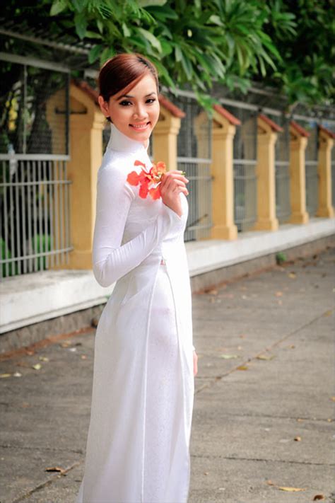 sexy vietnamese model in white ao dai pictures asian gallery