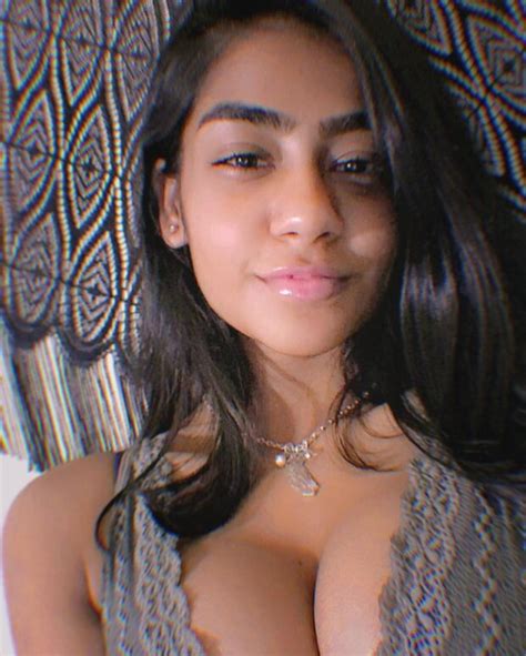 desi cleavage cond0r