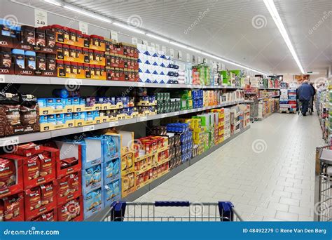 aldi supermarkt redaktionelles stockbild bild