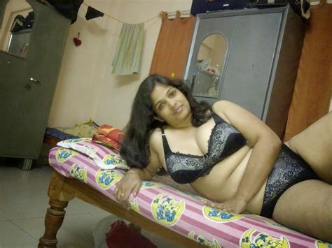 moti bhabhi on bed