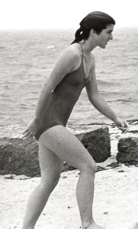 jackie kennedy nudes 1976 21 pics