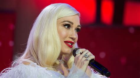 Gwen Stefani Exposes Herself After Forgetting Her Own Song’s Lyrics In