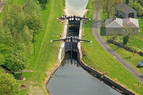 royal canal lock    ballynacarrigy county westmeath ireland
