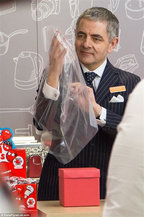 rowan atkinson recreates his iconic love actually scene daily mail online