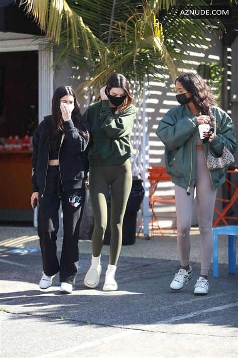 Kendall Jenner Sexy Seen In Casual Fit Stylish Clothes During Coffee