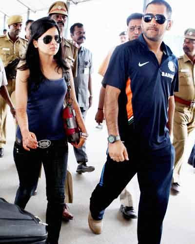 Team India S Ms Dhoni With Wife Sakshi Leave For Sri Lanka
