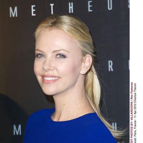 movies charlize theron at prometheus premiere in paris