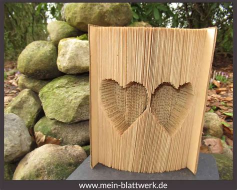 buch falten geschenk fuer hochzeit valentinstag liebe zwei herzen