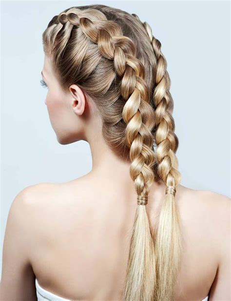 Le trecce laterali sono un’acconciatura da realizzare con capelli ricci, chiome mosse o lisce e consiste nel realizzare due treccine che, partendo dalle tempie, si incrociano sulla parte posteriore della testa. 20 Photos Fresh Trecce Capelli Sciolti