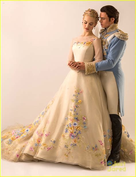 Lily James See Cinderella S Wedding Gown Now Photo 774156 Photo