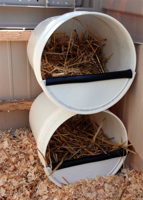 easy cheap diy chicken nesting boxes