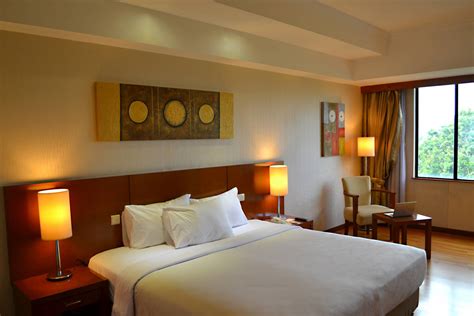 rooms deluxe room jakarta hotel century park hotel close  jakarta convention center jcc