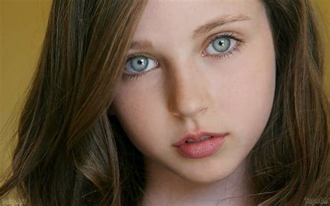 download wallpapers download 2560x1600 women blue eyes actress teen ryan newman faces 2400x1500