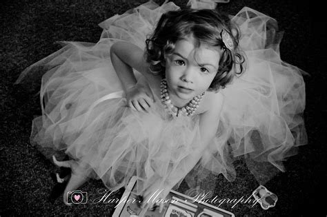 2 year old girl lifestyle tutu birthday picture classic beauty