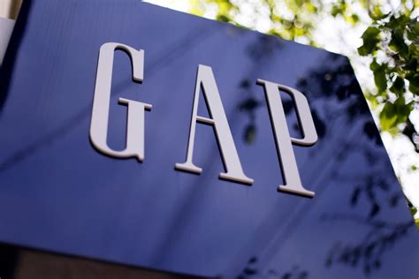 gap closing  stores cutting  jobs