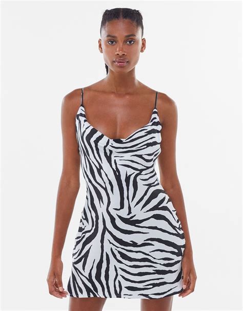 bershka vestido mini saten print cebra   zebrapatroon jurken zwart wit