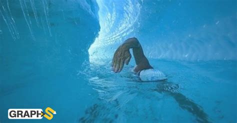 من هو أول رجل بالعالم يسبح في بحيرة جليدية في القطب الجنوبي صور