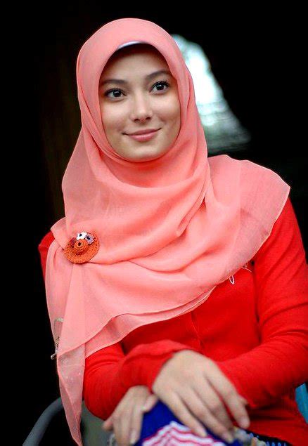 5 Artis Berjilbab Tercantik Indonesia