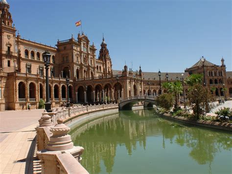 plaza de espana  seville  breathtaking bit  architecture pommie