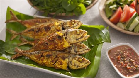 ikan kembung goreng fried mackerel aji  moto