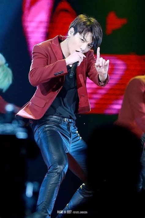 deretan  foto terbaru jungkook bts  bikin klepek